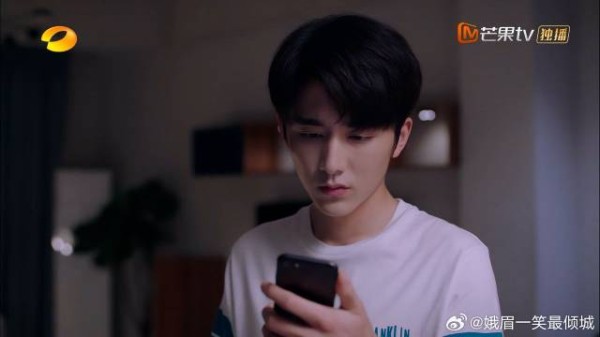 陈婷给凌霄打电话,贺子秋看见他订票,秒懂他要出国