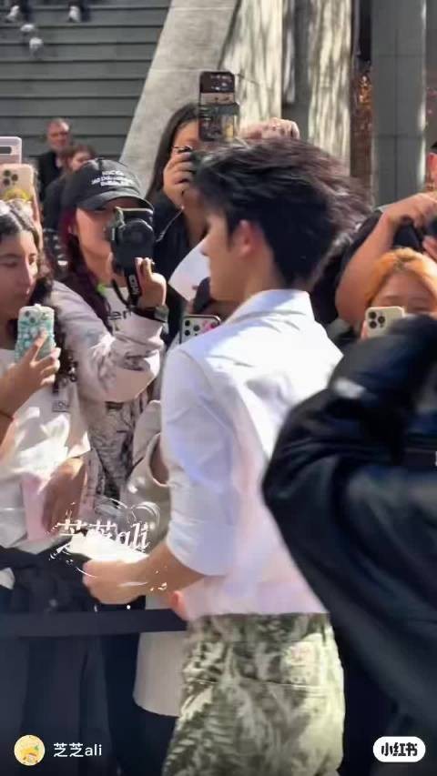 陈添祥巴黎被喊你好香，反应别整我别整我