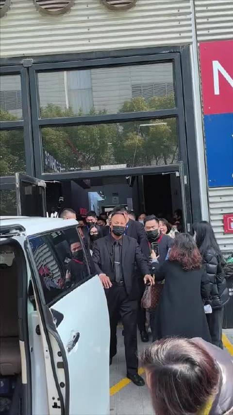 全红婵现身上海活动，被自身人气震惊