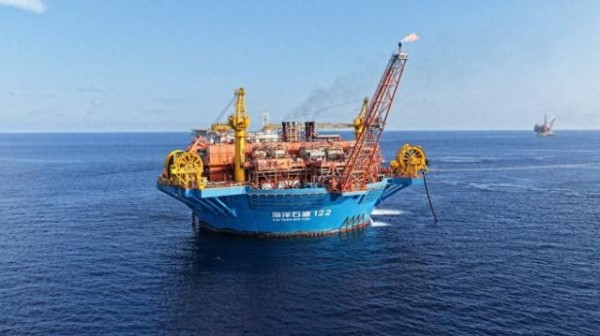 海上“国之重器”协同运转，我国深水油田产油量再获新突破