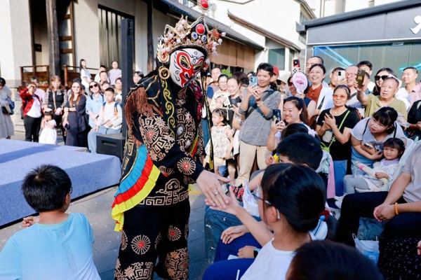 成都全域同步联动 市民游客共享非遗之美