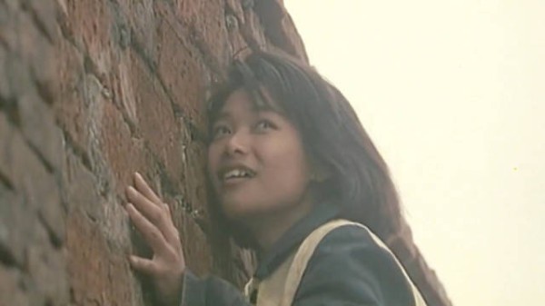 女孩在监狱里生活了五年，听见外面有男人在干活，她的做法让人哭笑不得