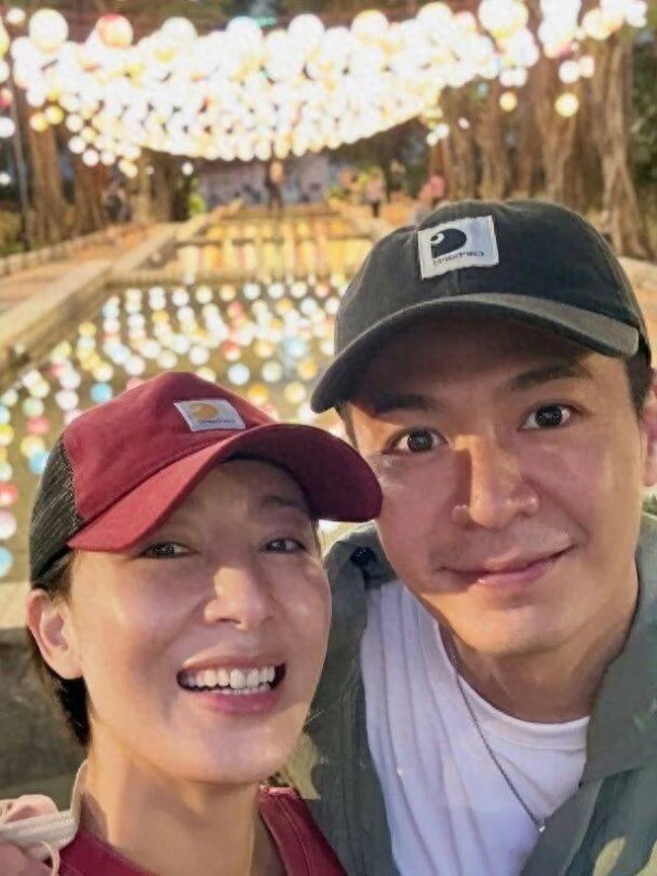 杨茜尧罗子溢结婚10周年！晒四口之家幸福合照，夫妻如今轮流拍剧