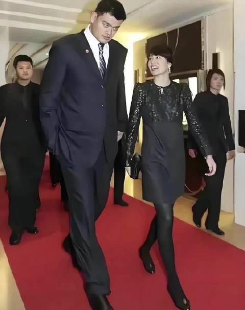姚明与妻子，风华正茂，意气风发