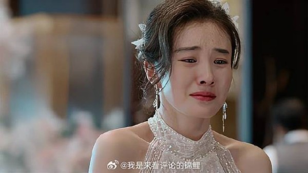 女儿婚礼爸爸却不去 拜托外甥女,拿出相机女儿破防了