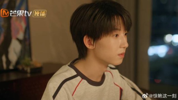 妈妈出差来回奔波，只为了回家陪伴杨博文，杨博文心疼