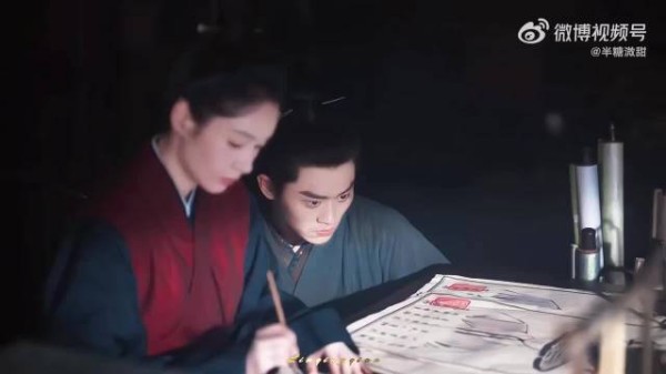 杜翠雀坐姿压迫感拉满，表演是坐出来的