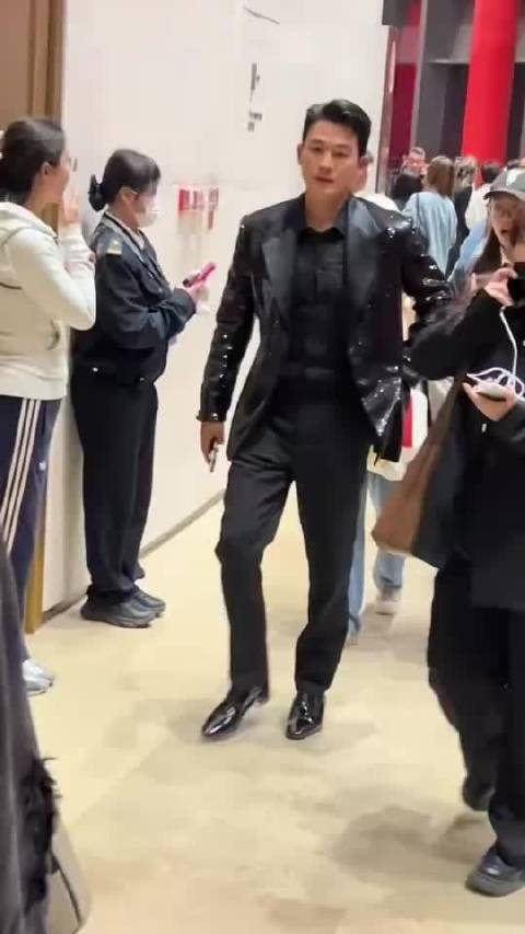 这竟然是欧豪？完了，我只认识寸头的他