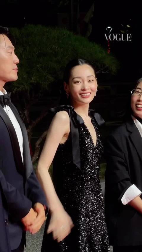 金敏荷独挑升A后釜山电影节开幕主持兼主演