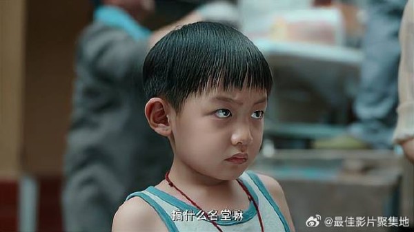 姐姐把弟弟玩具都丢掉 哪想被姑妈撞见，一句话太心酸