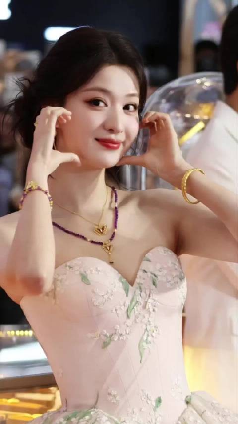 王楚然太美了吧! 内娱为数不多的国泰民安女明星