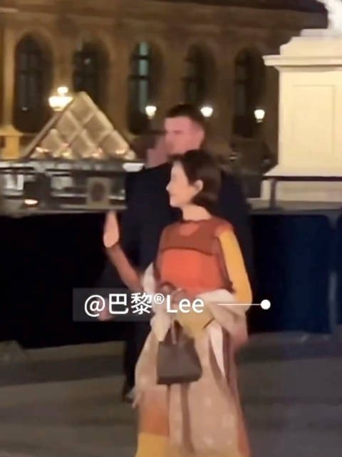 好的 刷到姐卢浮宫下班了 我也躺下了
