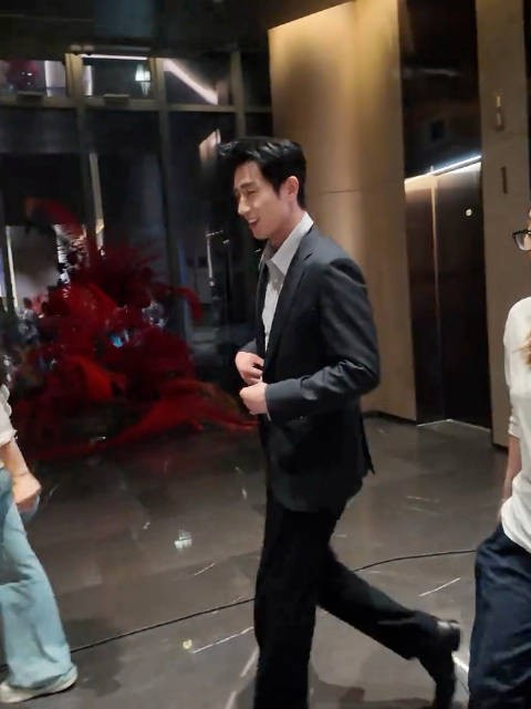 王凯沐与姜漠,谁是急着下班的那位