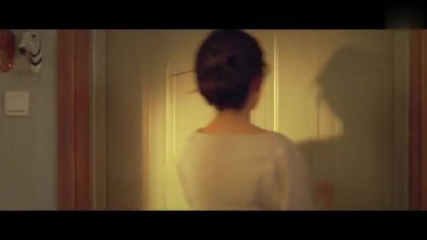 小伙子第一次带女孩出去玩,可是到了关键时刻却卡壳了