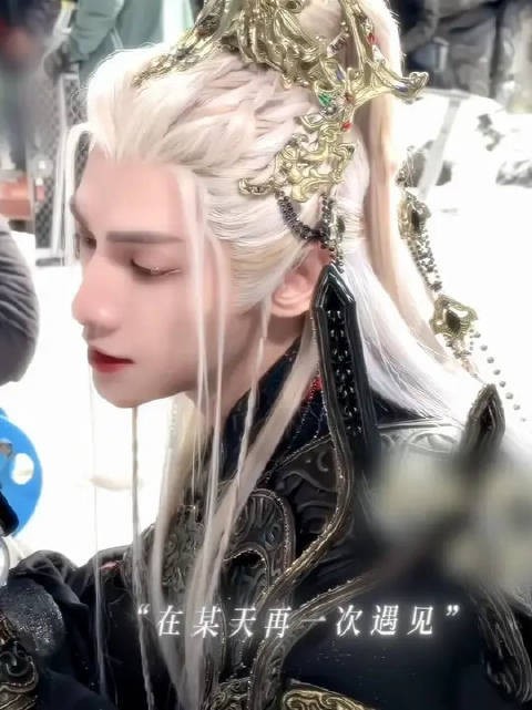 在某天再一次遇见,我们的脸一如从前,没变