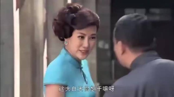 瘸子尝过味道后，忘不了了，女邻居却不干了因为一个片段看了整部电影