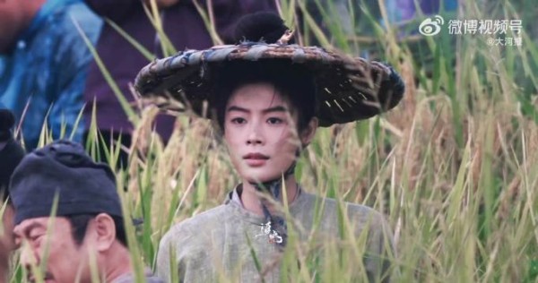 小祝大人今天是种田风~戏外的小表情好萌啊！想抱走