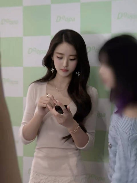 诗者小莹线下好美，颜值身材气质完全女神 很少的不诈骗网红