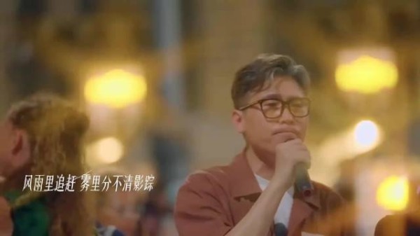 异国街头唱《海阔天空》，刘宇宁和声一出，耳朵都要怀孕了丨地球