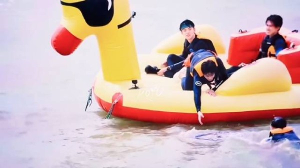 “苏新皓呢”“你这么猛啊”夸赞下的担心火速伸出去的手，情感浓度这一块