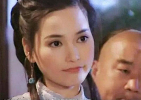 TVB女星古装旧照被翻出,曾凭内地剧大火,如今回巢演配角再出圈