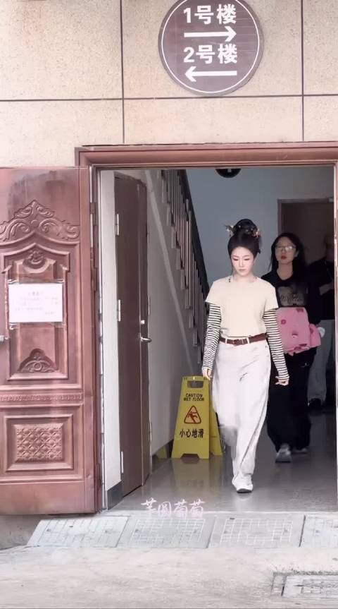 李兰迪今日《千夜奇谭》出妆路透来了,今天出妆是新造型,你期待这部剧吗?