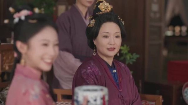 大太太生病未告知二太太,防儿子三儿媳争权