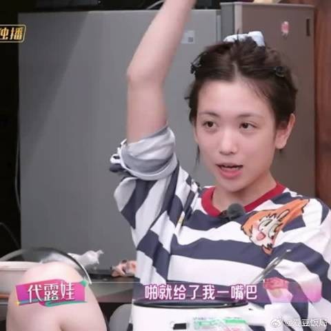 我把痛苦当玩笑讲，直到有人说这并不好笑 再幸福一点 再幸运一点吧小娃娃