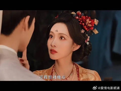 俩人跟磁铁一样就吸过去了