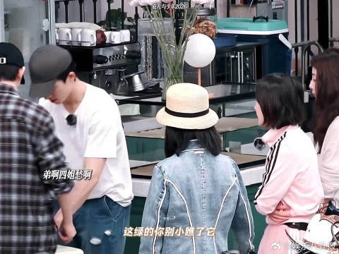 代入一下其他人的视角,感觉真的是在看小学生拌嘴哈哈哈哈哈哈