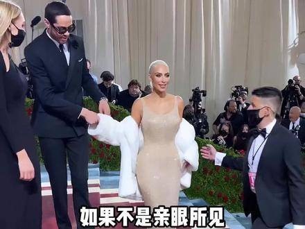 金卡戴珊的“蜜桃臀”轮廓悄然收敛?