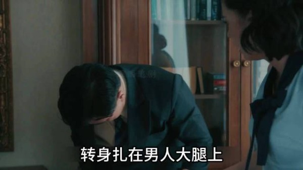 女主遇险,一追求者冲楼,另一赔罪权贵