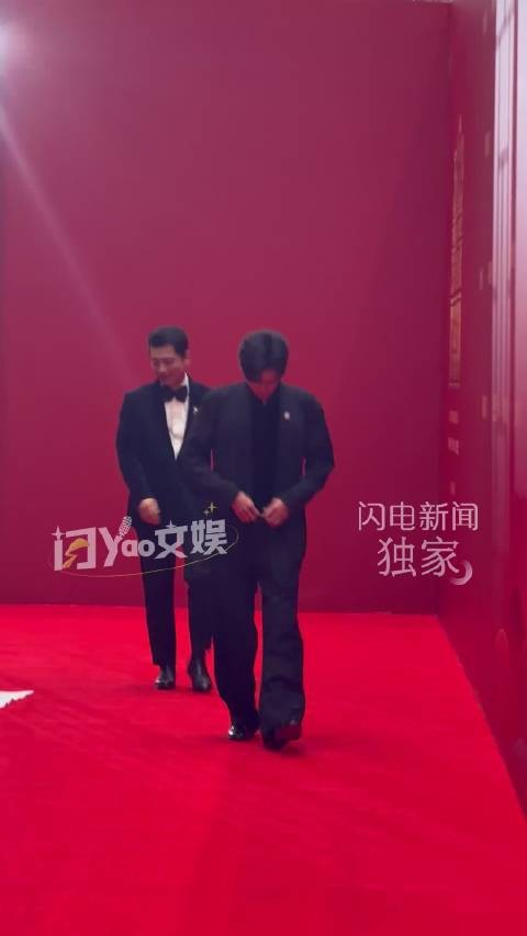 张若昀飞天奖红毯松弛感
