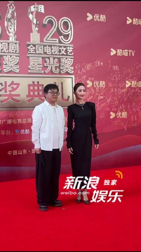 佟丽娅今日亮相飞天奖颁奖典礼红毯,一身黑色礼服,太知性优雅了