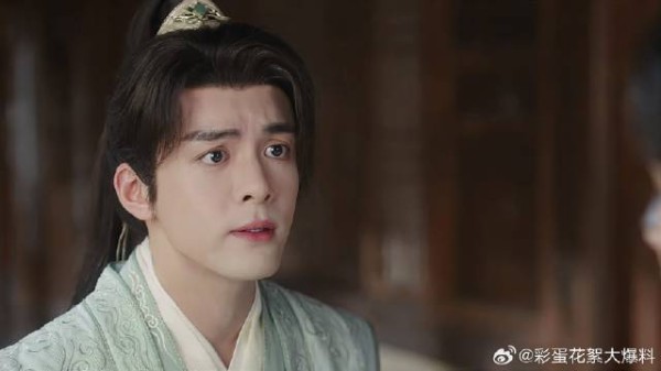 方多病嘚瑟找的线索 动手抢李莲花的东西，下秒就被教训