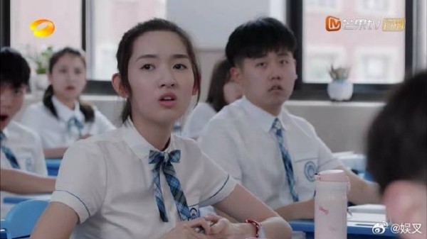凭着广播站的身份 独享空食堂,这简直就是住校生的顶级享受