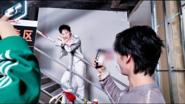 谁能拒绝后台这个像小孩一样的曹骏!