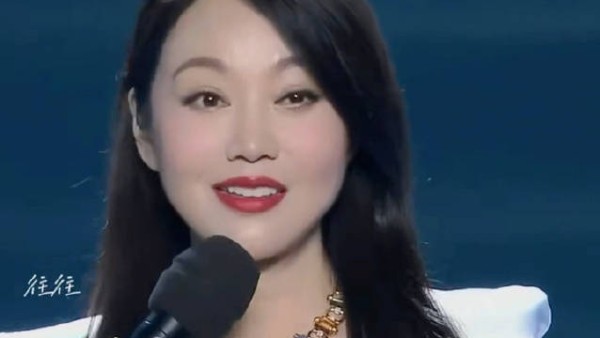 作为粉丝,今天必须大声说:闫妮早就大满贯了!…