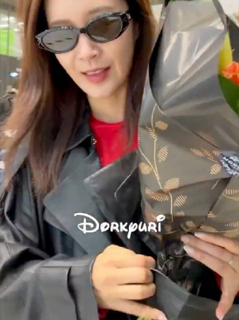 snsd权俞利 261010 Yuri 巴黎到达 饭拍 cr.dorkyuri