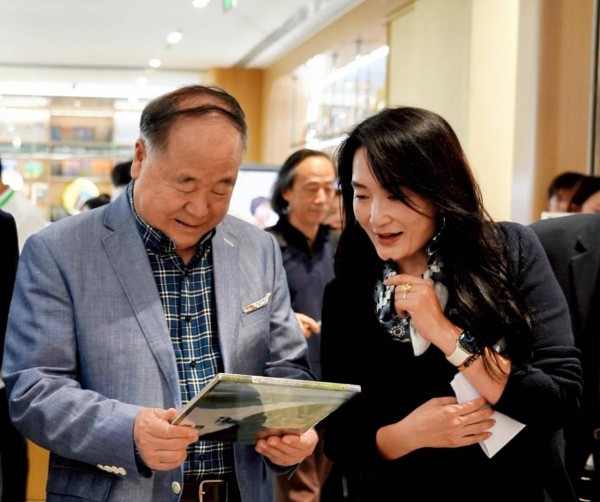 莫言做客句象书店，谈经典重读与儿童阅读