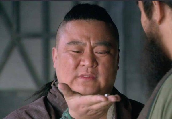 鲁智深嫌他小气,可那二两银子是李忠全部的家当
