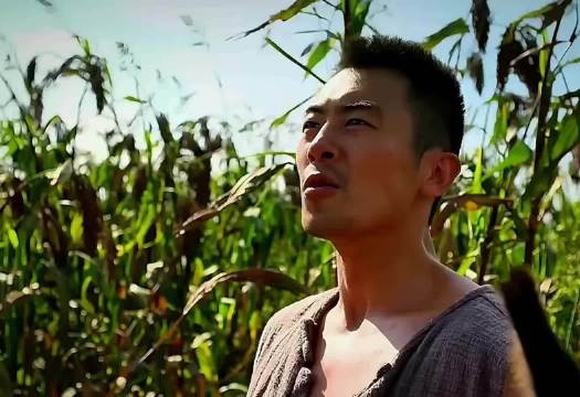九儿居然和余占鳌在高粱地里待了一个时辰