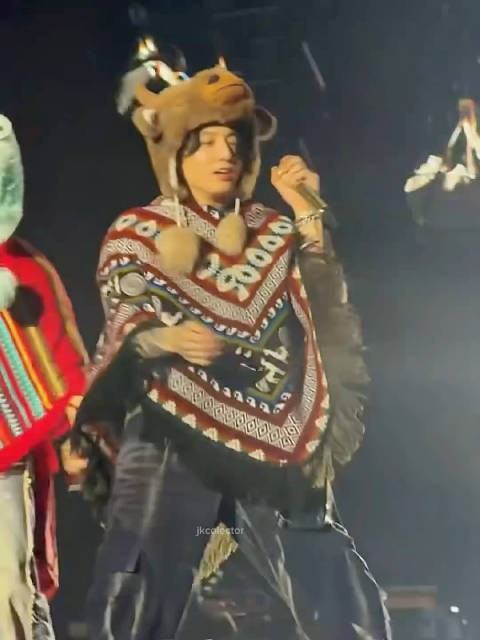 在小牛帽子和披风下wave的柾国 ‪261010 BTS世巡 秘鲁利马演唱会Day3 ‪