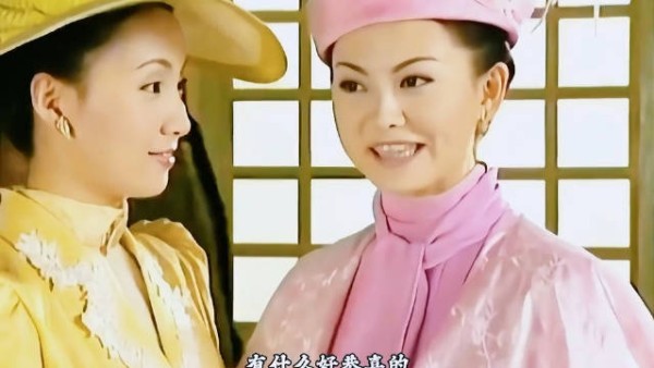谁能想到，李湘和陶红两大美人早年演的民国双妹，民国洋装造型好有韵