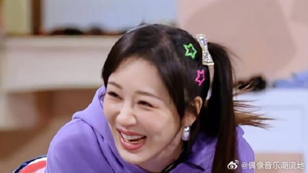许嵩综艺首秀,被沈月整蛊带上假发,造型笑疯杨紫!