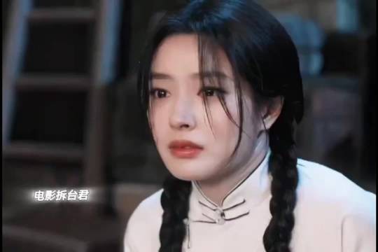 这次救女主的不是男主而是他身边的下属！忠犬军官清冷女学生！