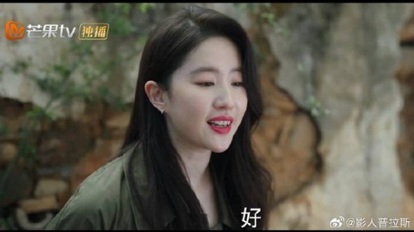 谢之遥盯着弟弟的发型 满脸无奈又好笑，开口训斥他的奇怪造型！