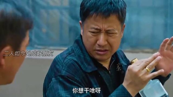 老一辈人斗嘴真是笑不活了,一个羡慕有女儿,一个羡慕有儿子