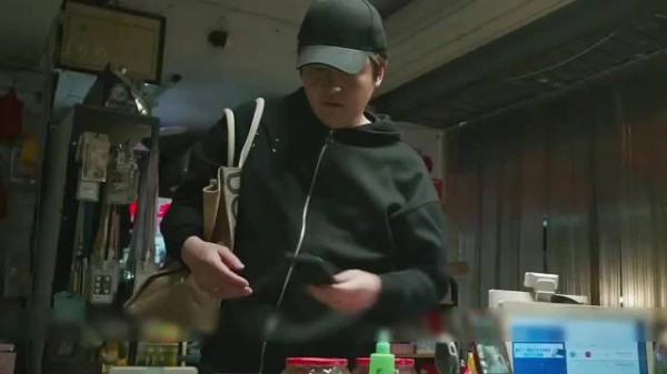 最后这个房子里墙里有墙，地下室地里有钱，天花板也有钱