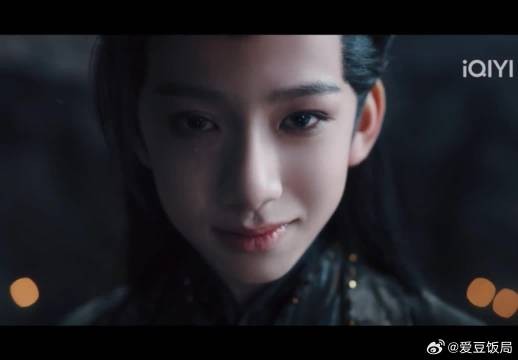 两个人的眼神戏都好好，特别是小玖，感觉一半是白玖，一半是离仑